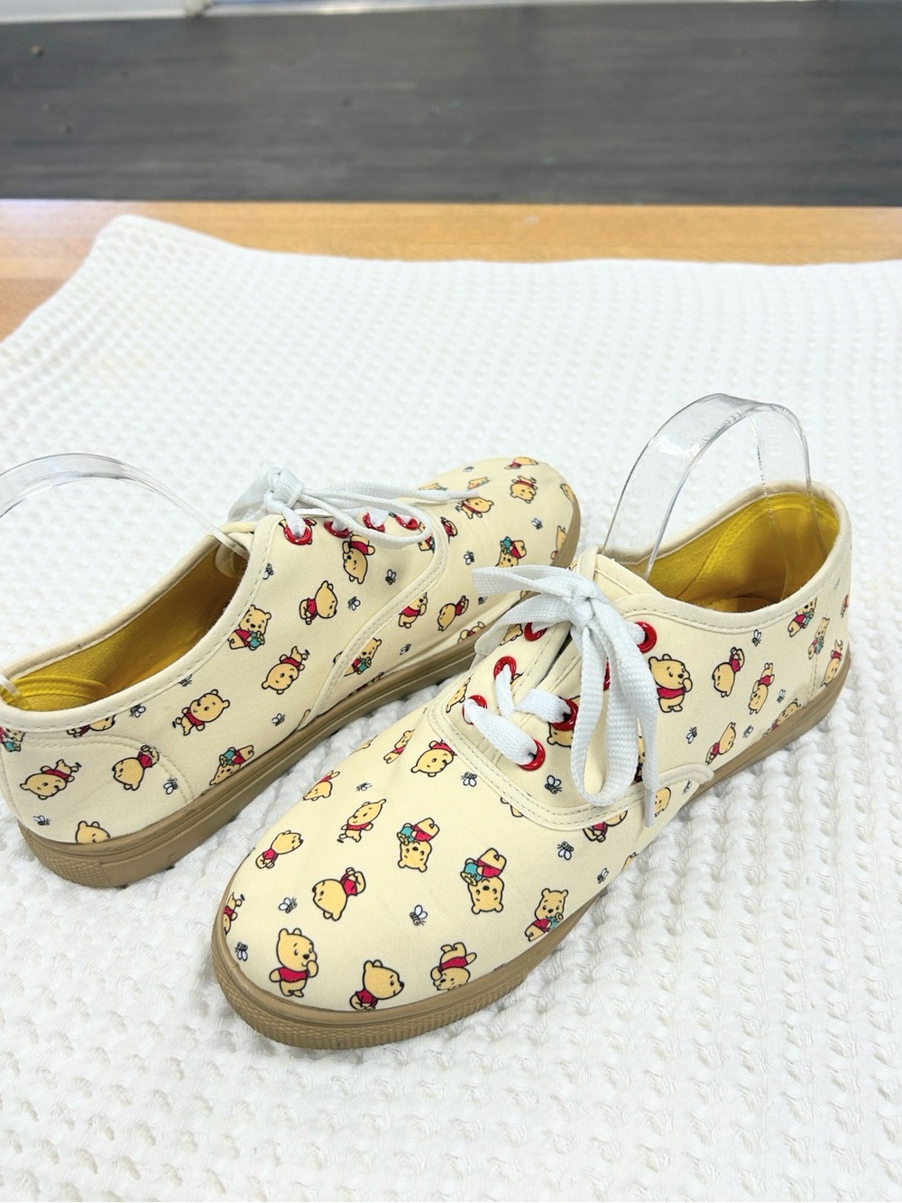 Disney 75th ANNIVERSARY Commemorative Winnie the Pooh Canvas Sneakers. Size 9 - Picture 5 of 6